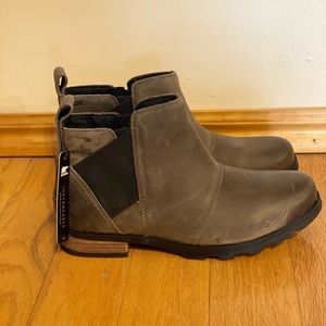 Sorel Emelie Chelsea size 8 (but they run smaller)